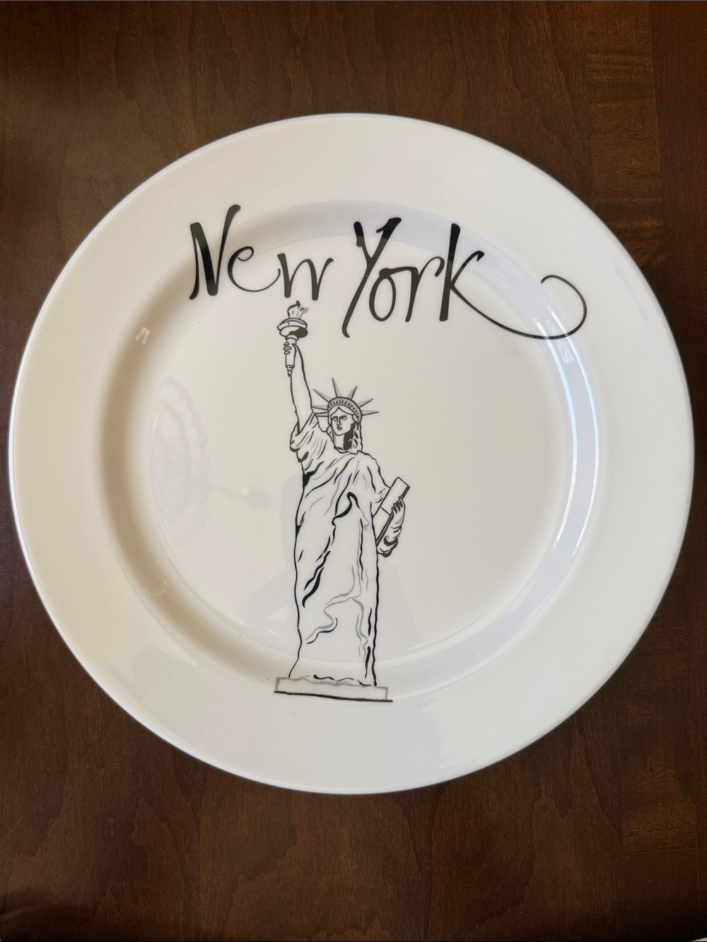 Wedgwood “Grand Gourmet” New York Statue of Liberty White bone china 9 7/8”Plate